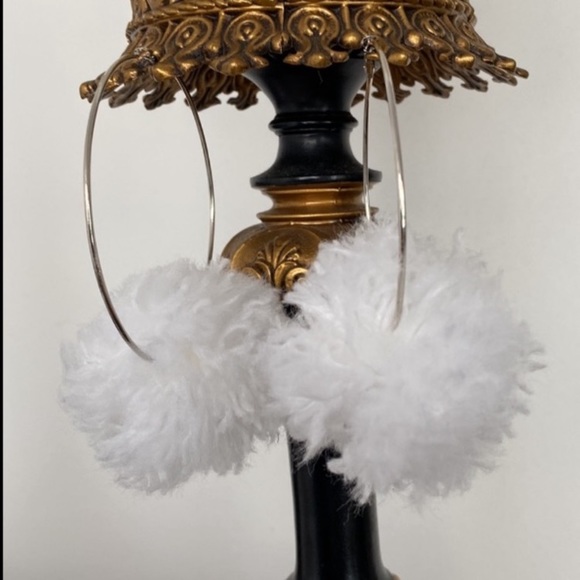 POM POM HOOP earring - Picture 1 of 1